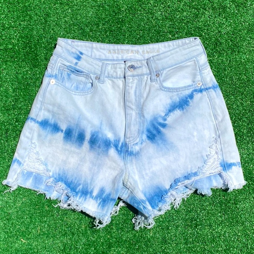 Highest rise Mom short size two American Eagle